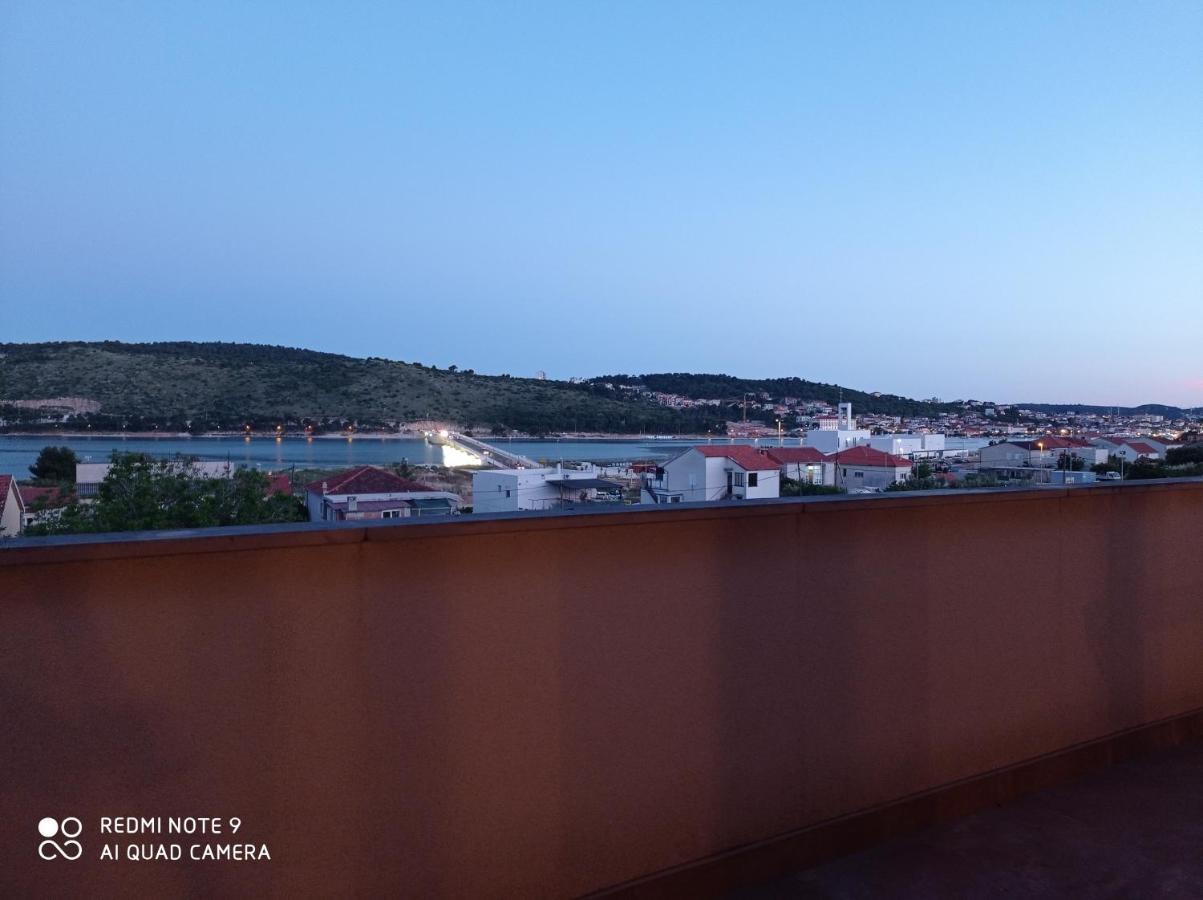 Studio Apartment With Balcony Trogir Exterior photo
